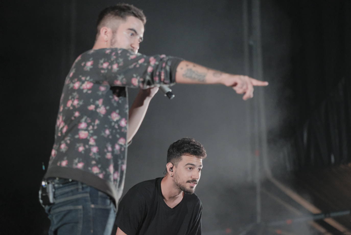 Beret conectó con los más jóvenes en Gijón. El rapero sevillano repasó sus canciones más conocidas en Metrópoli ante miles de chavales.