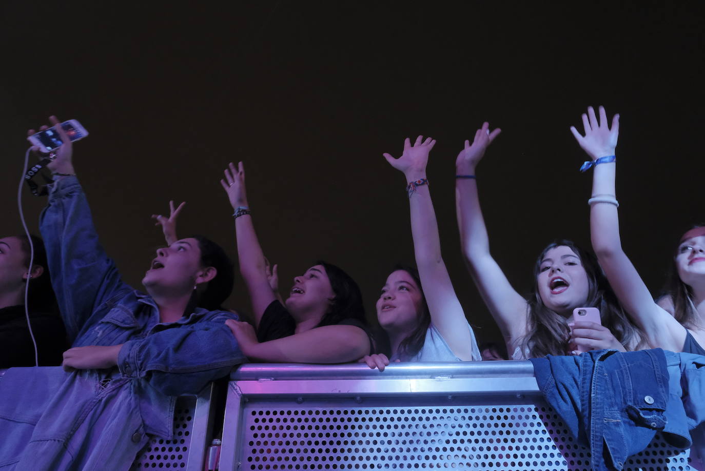 Beret conectó con los más jóvenes en Gijón. El rapero sevillano repasó sus canciones más conocidas en Metrópoli ante miles de chavales.