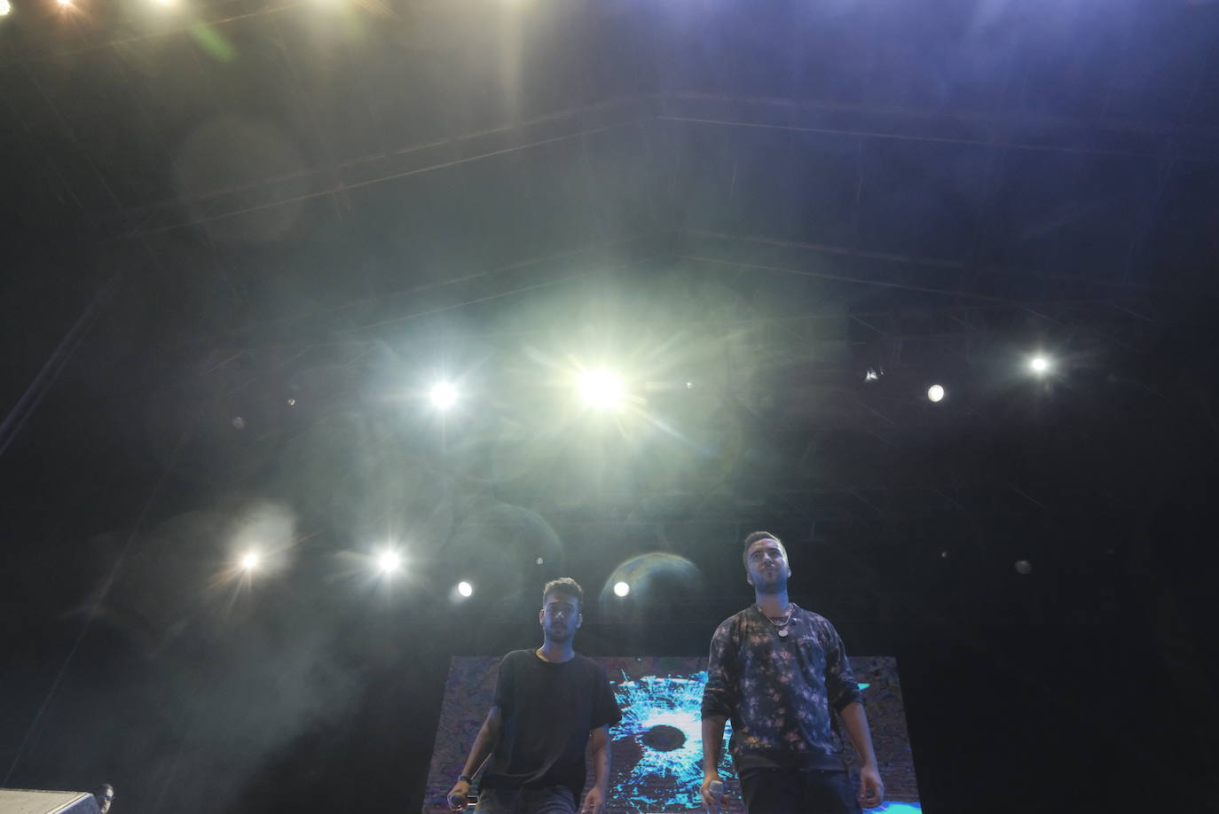 Beret conectó con los más jóvenes en Gijón. El rapero sevillano repasó sus canciones más conocidas en Metrópoli ante miles de chavales.