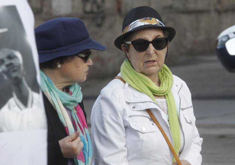 La llegada del tren negro dio inicio a la XXXII edición de la Semana Negra de Gijón, que a lo largo de nueve días contará con la participación de más de 150 autores de diversos géneros literarios y de distintos países europeos y latinoamericanos.