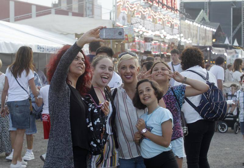 La llegada del tren negro dio inicio a la XXXII edición de la Semana Negra de Gijón, que a lo largo de nueve días contará con la participación de más de 150 autores de diversos géneros literarios y de distintos países europeos y latinoamericanos.