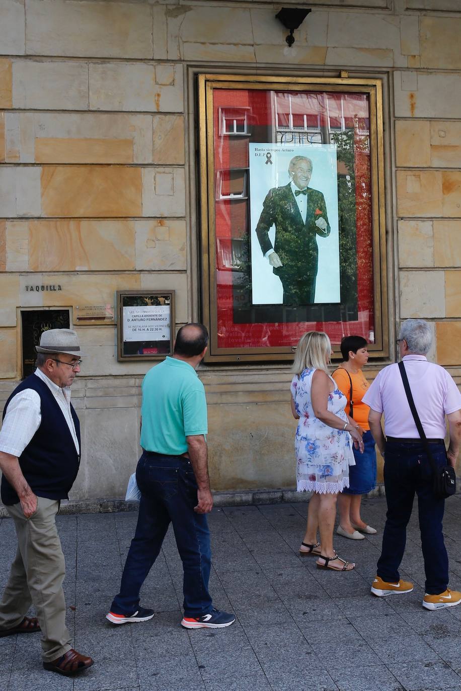 Fotos: Gijón espera a Arturo Fernández en el Jovellanos