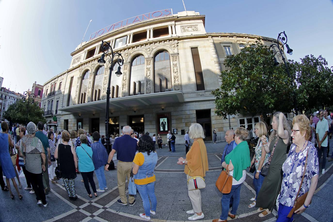 Último adiós al actor y empresario teatral en el Jovellanos