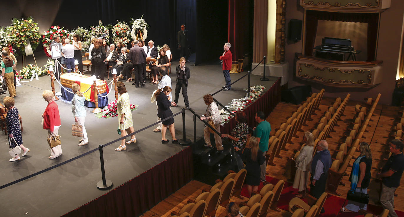 Último adiós al actor y empresario teatral en el Jovellanos