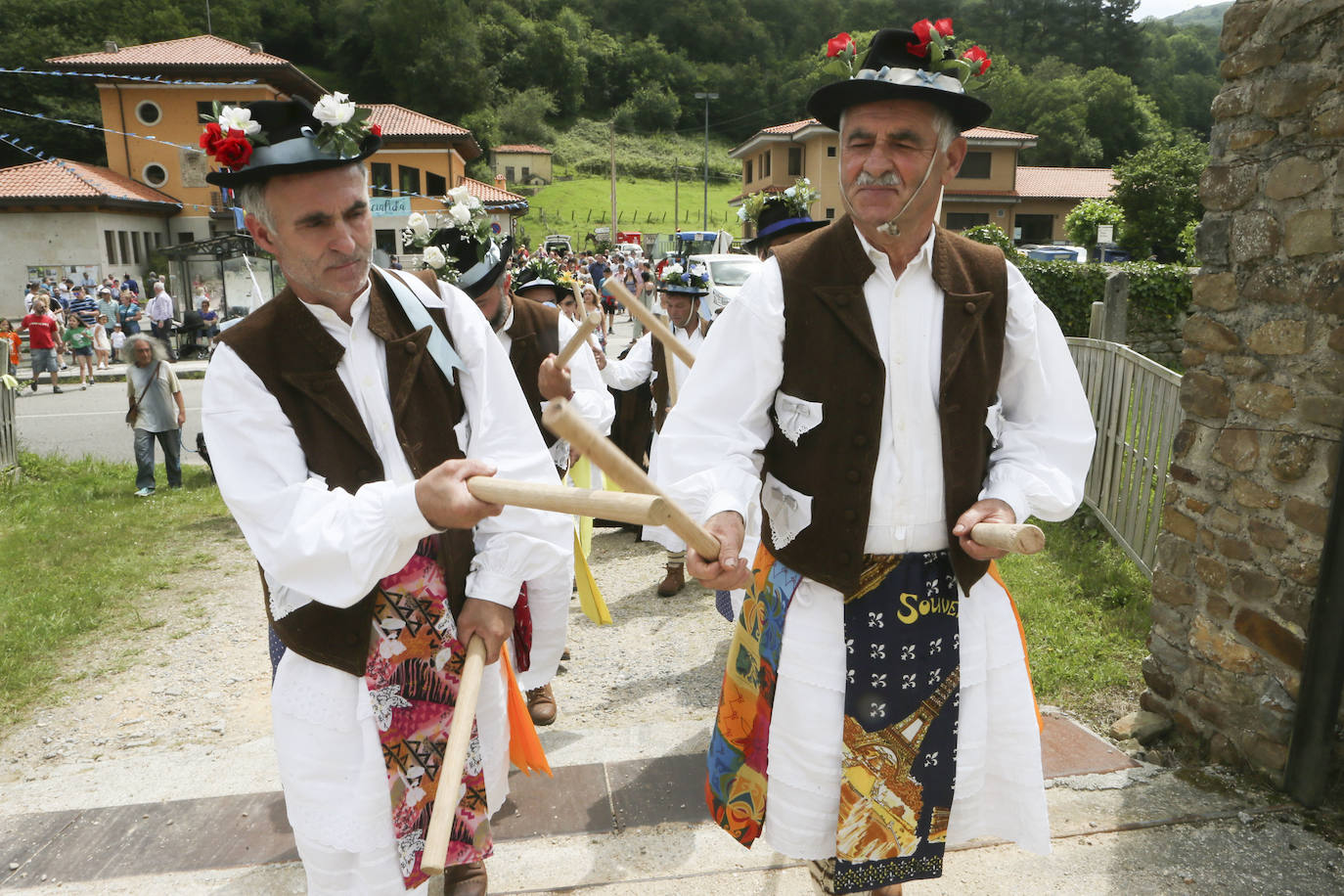 Martinporra acoge la XXIII Fiesta de la Oficialidá de la Llingua Asturiana, una fiesta con la que cada año Bimenes celebra la declaración de oficialidad del asturiano