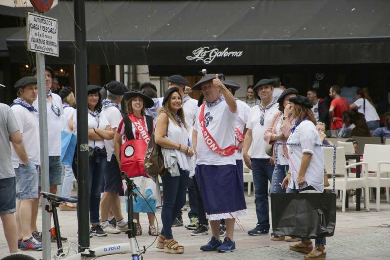 Playas llenas y terrazas a rebosar. Es la consecuencia de las altas temperaturas que se registran en Asturias, donde la elevada humedad aumenta la sensación de bochorno.