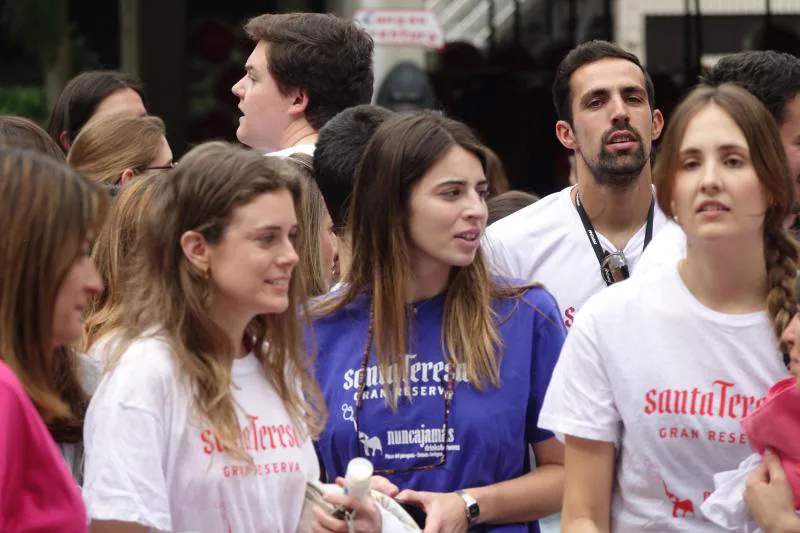 Más de un millar de opositores a MIR de toda España se han tomado un respiro para participar en la edición más multitudinaria del Descenso del Sella de cuantas ha organizado el colectivo de estudiantes.
