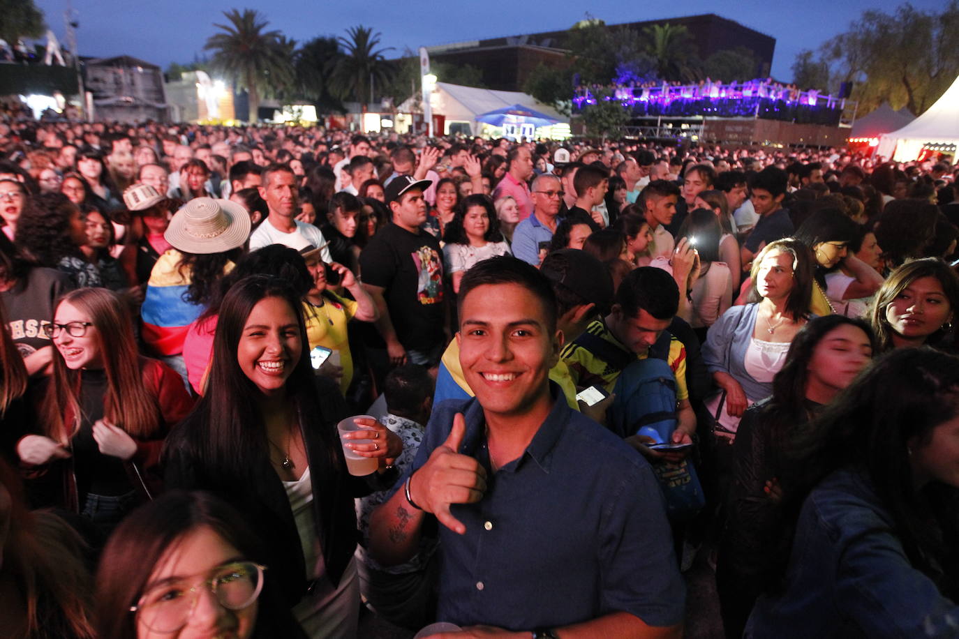 Metrópoli cerró su sexta edición con un concierto del colombiano que abarrotó el recinto ferial y puso a los asistentes a bailar al ritmo de rock latino. 