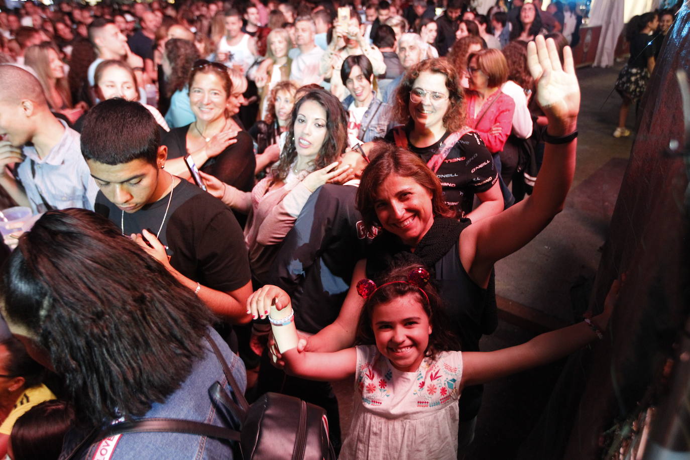 Metrópoli cerró su sexta edición con un concierto del colombiano que abarrotó el recinto ferial y puso a los asistentes a bailar al ritmo de rock latino. 