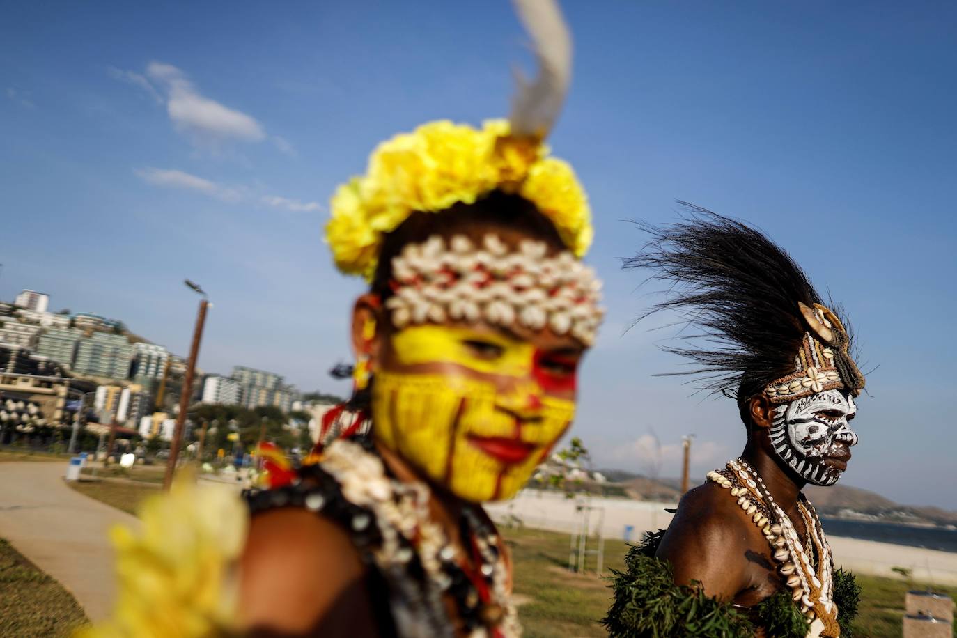 Papúa-Nueva Guinea: se desaconseja el viaje bajo cualquier circunstancia, especialmente a Hela y las provincias en las Southern Highlands, tras el incremento de episodios de luchas tribales y la declaración del estado de emergencia. La situación política y social puede dar lugar a un aumento de la criminalidad y la violencia. Hay riesgo medio de contraer malaria en todo el país, y alto en zonas selváticas.