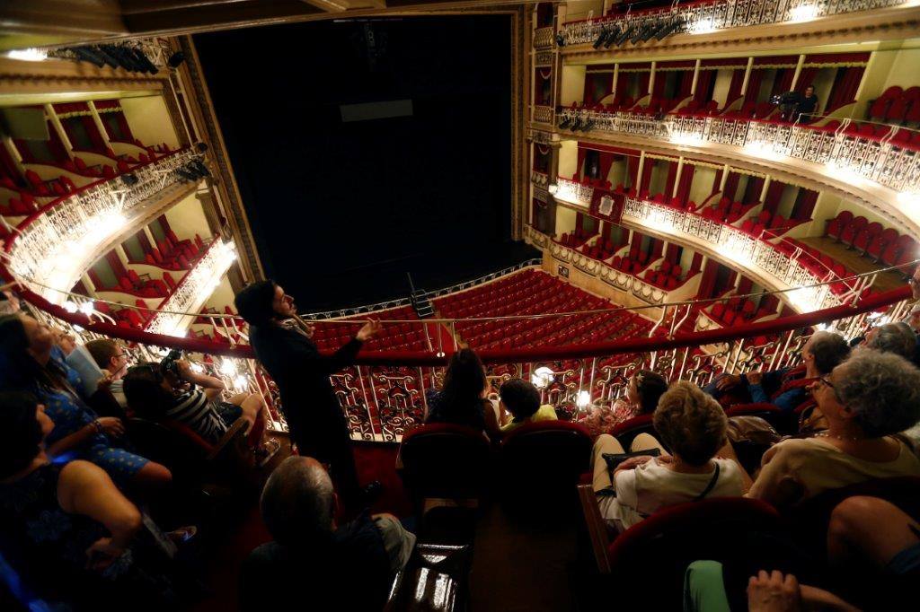 Fotos: Las visitas teatralizas regresan al teatro Campoamor