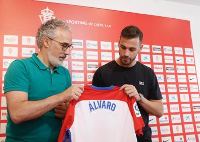 Imagen secundaria 1 - Álvaro Vázquez: «La ciudad, la afición y El Molinón es lo que me ha hecho venir al Sporting»