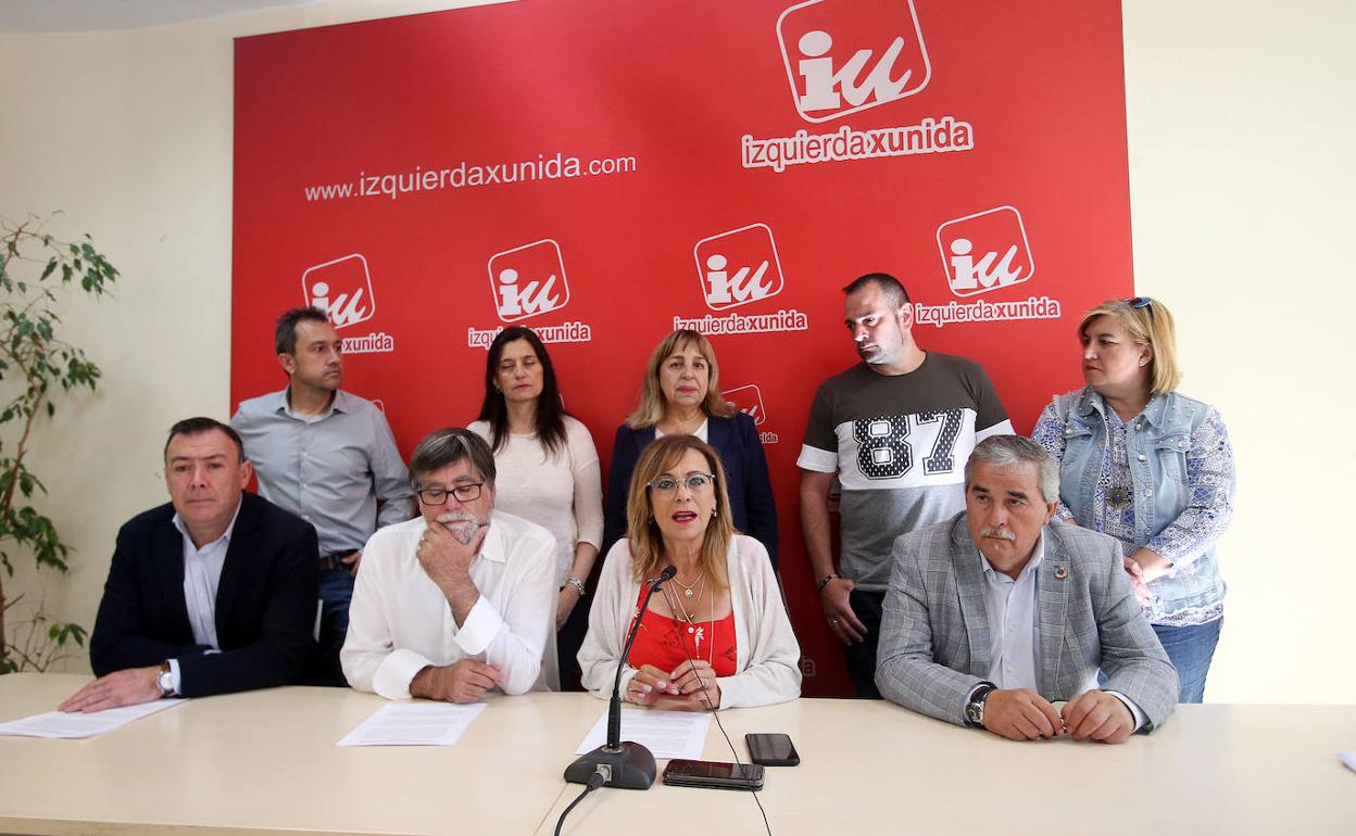 Arriba, el diputado Ovidio Zapico y los alcaldes Yasmina Triguero (Castrillón), María Amor Álvarez (Teverga), Rodrigo Suárez (Quirós) y Ana Isabel Díaz (Riosa); abajo José Luis Trabanco (Grado), Alberto Tirador (Illas), la diputada Ángela Vallina y Aníbal Vázquez (Mieres). 