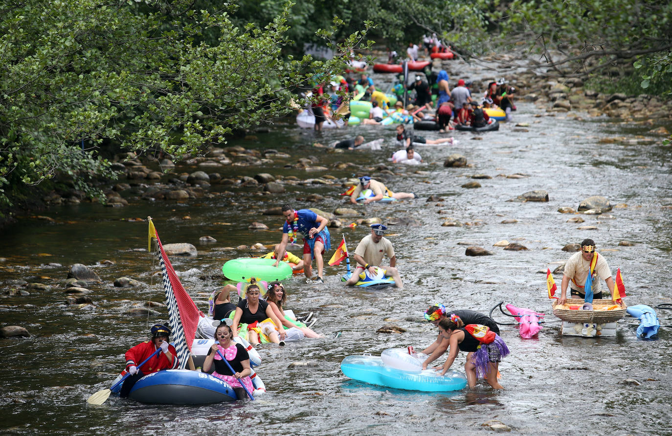 Un total de 15 embarcaciones se echaron al agua en una edición que contó con la participación de unos 70 triputantes