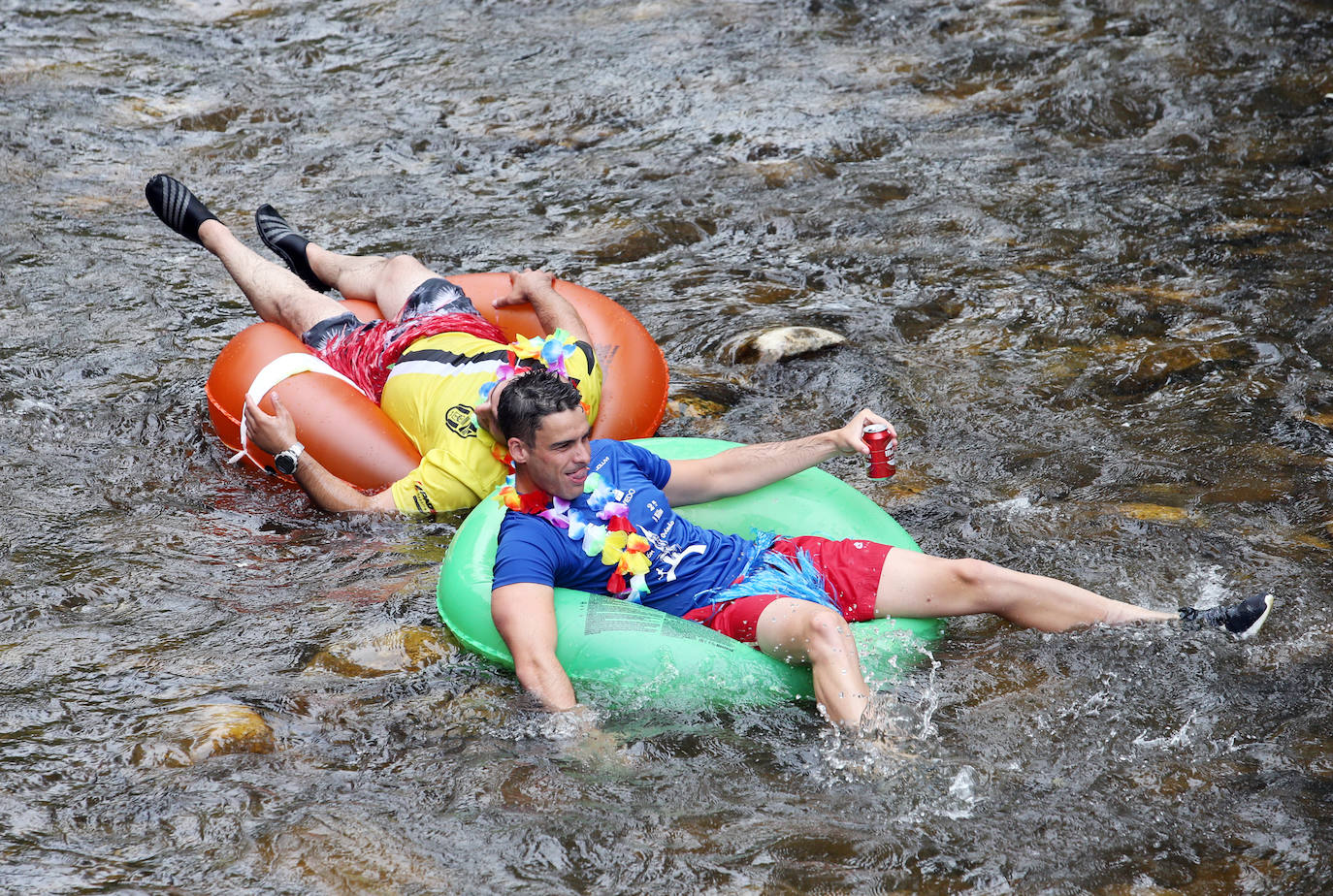 Un total de 15 embarcaciones se echaron al agua en una edición que contó con la participación de unos 70 triputantes