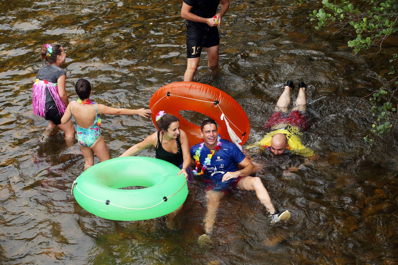 Un total de 15 embarcaciones se echaron al agua en una edición que contó con la participación de unos 70 triputantes