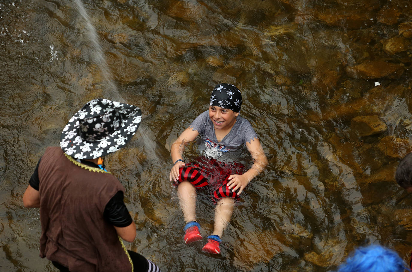 Un total de 15 embarcaciones se echaron al agua en una edición que contó con la participación de unos 70 triputantes