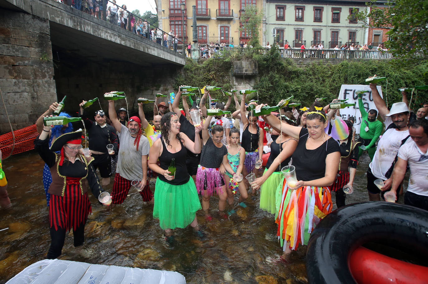 Un total de 15 embarcaciones se echaron al agua en una edición que contó con la participación de unos 70 triputantes