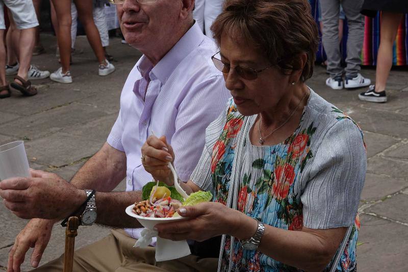 Centenares de personas vestidas de blanco participaron un año más en la cita cultural de Ribadedeva, un concejo marcado por la inmigración.