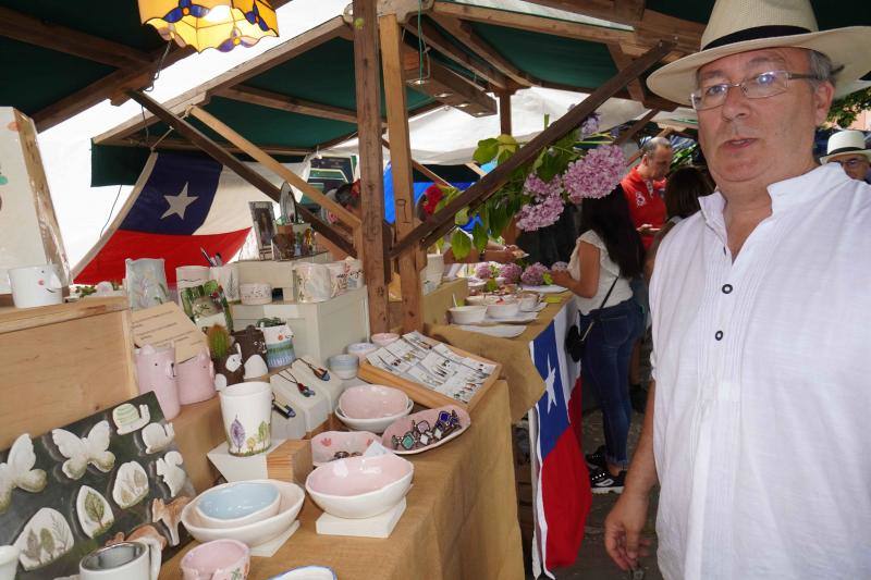 Centenares de personas vestidas de blanco participaron un año más en la cita cultural de Ribadedeva, un concejo marcado por la inmigración.