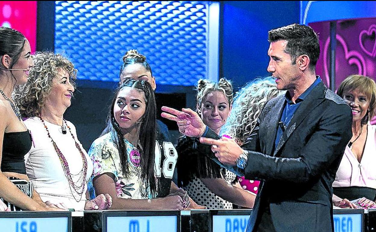 Vázquez conducirá en 'prime time' esta adaptación patria del formato de éxito internacional 'Take me out', que se ha producido en una treintena de países.