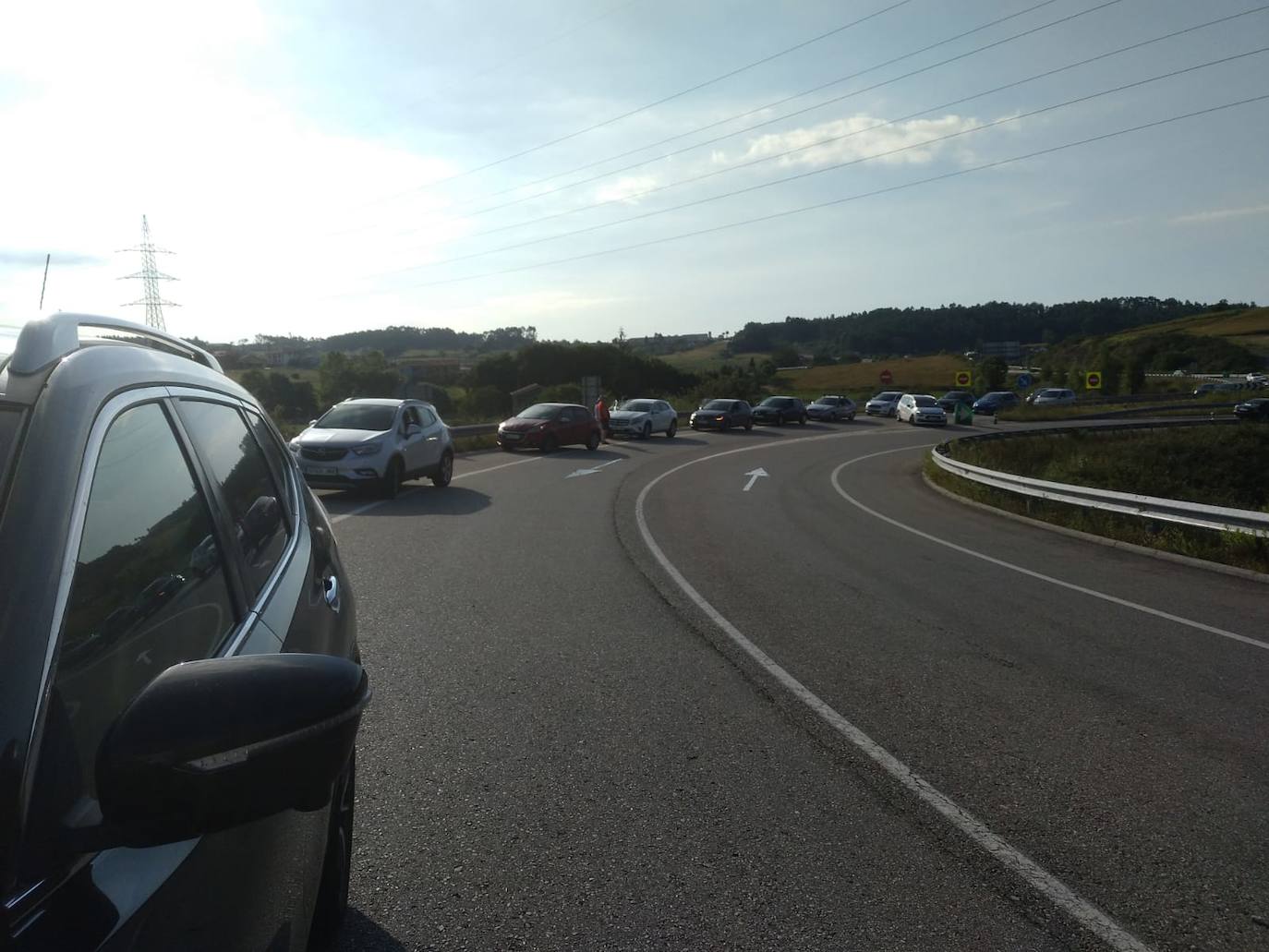 El suceso se produjo en la incorporación a la autovía del Cantábrico. 