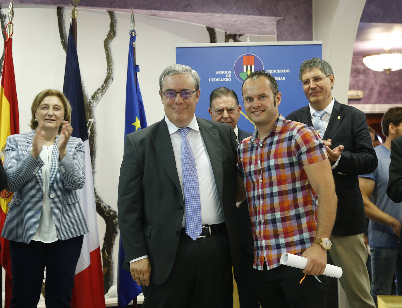 El galardón ha distinguido a la hispanista Bernadette Paringaux, al grupo El Gaitero y a la Brigada Central de Salvamento Minero por su labor a favor de Asturias y del concejo. 