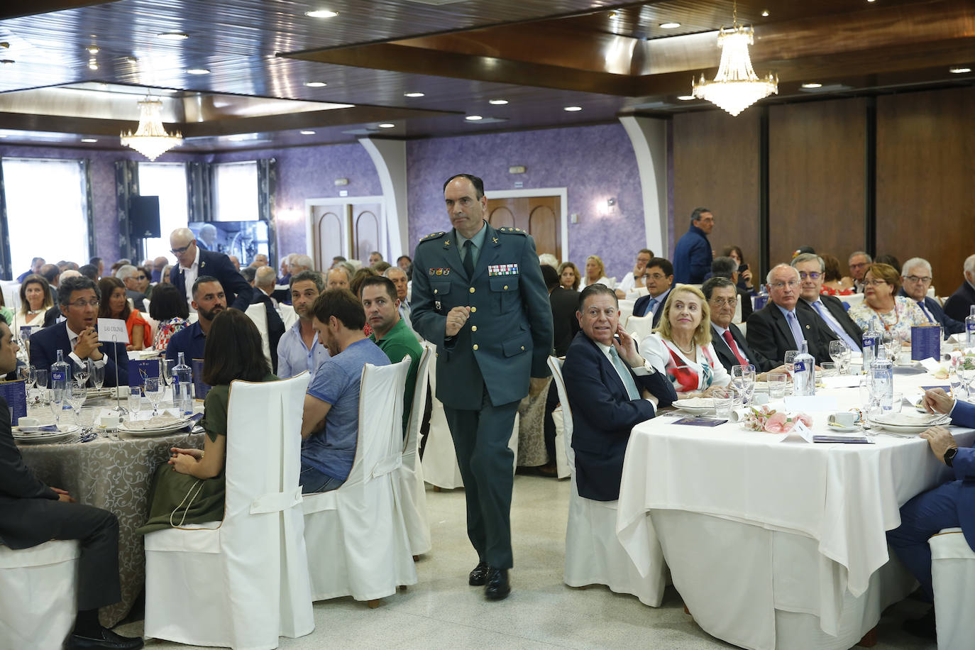 El galardón ha distinguido a la hispanista Bernadette Paringaux, al grupo El Gaitero y a la Brigada Central de Salvamento Minero por su labor a favor de Asturias y del concejo. 