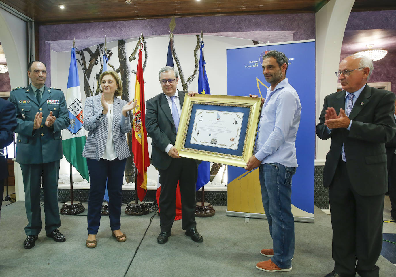 El galardón ha distinguido a la hispanista Bernadette Paringaux, al grupo El Gaitero y a la Brigada Central de Salvamento Minero por su labor a favor de Asturias y del concejo. 