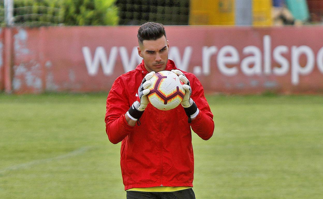 Dani Martín, durante un entrenamiento del Sporting.
