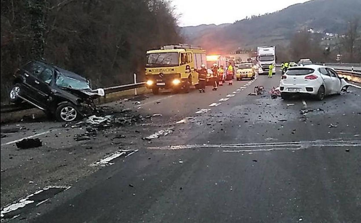 Estado en el que quedaron los vehículos tras el accidente ocurrido en la A-66 en Lena el pasado marzo.