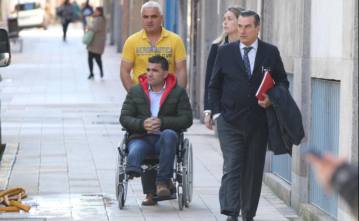 El médico de la mutua asegura que el conductor del autobús de Avilés «no podía negarse» a conducir