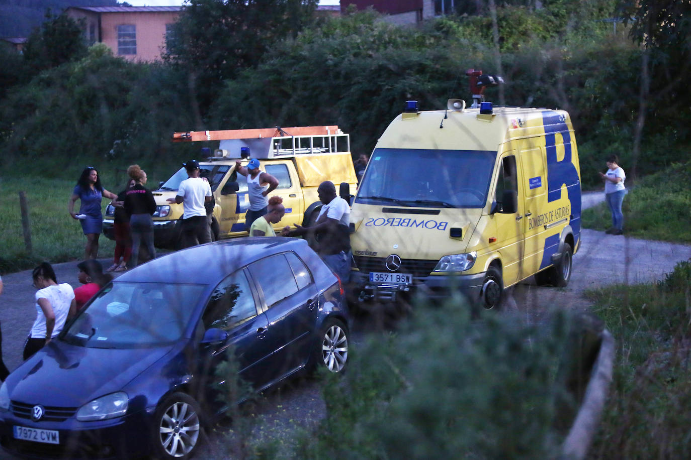 Fotos: Buscan a un hombre desaparecido cuando nadaba en el Nalón