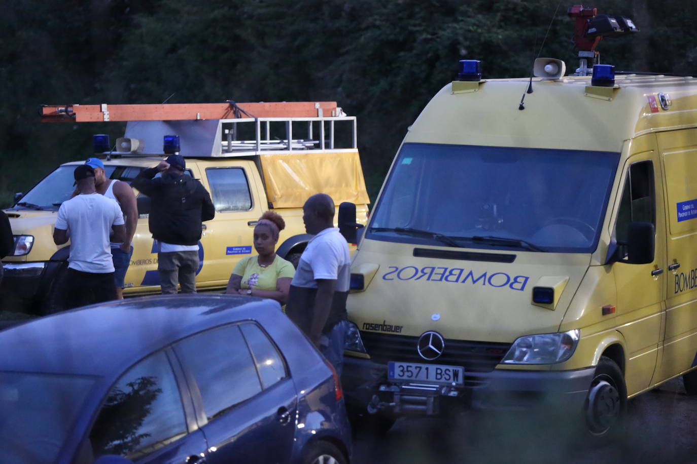 Fotos: Buscan a un hombre desaparecido cuando nadaba en el Nalón