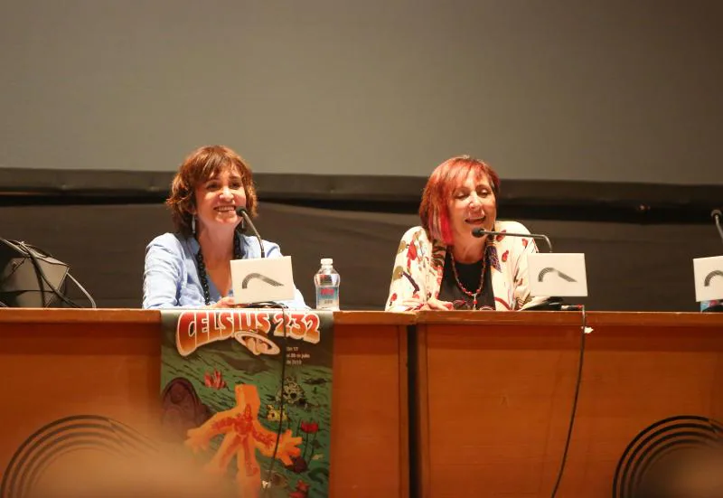 El festival de fantasía y ciencia-ficción llena en su primer día con un público variopinto, talleres, firmas de libros y encuentros con Rosa Montero y John Connolly.