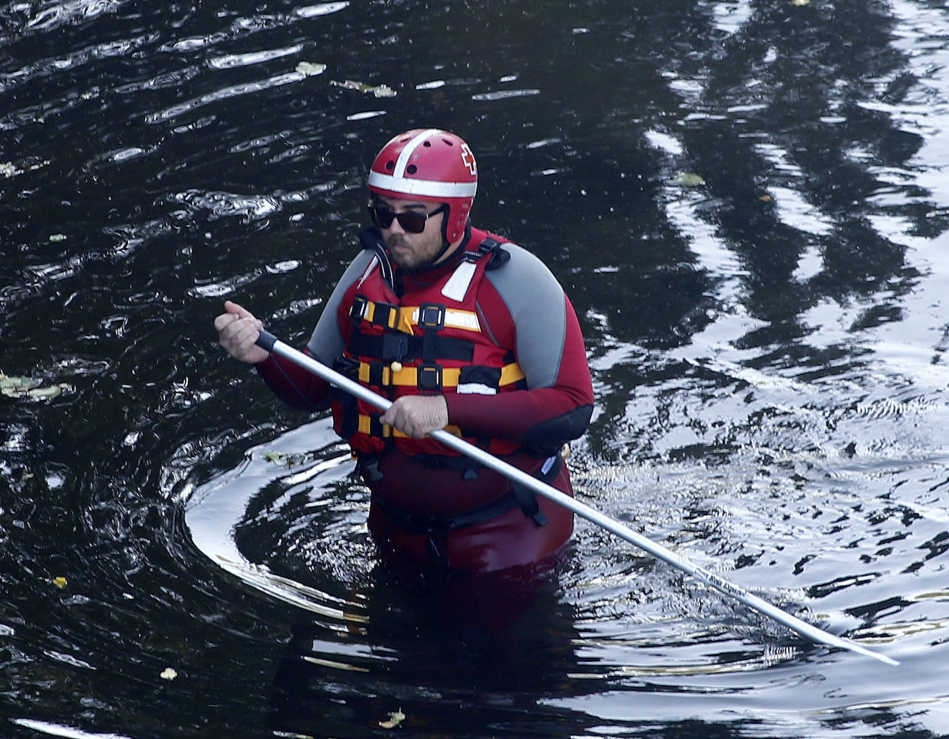 Carlos Antonio Rosario, de origen dominicano y residente en Avilés, estaba con otros cuatro amigos, que le vieron hundirse en el agua