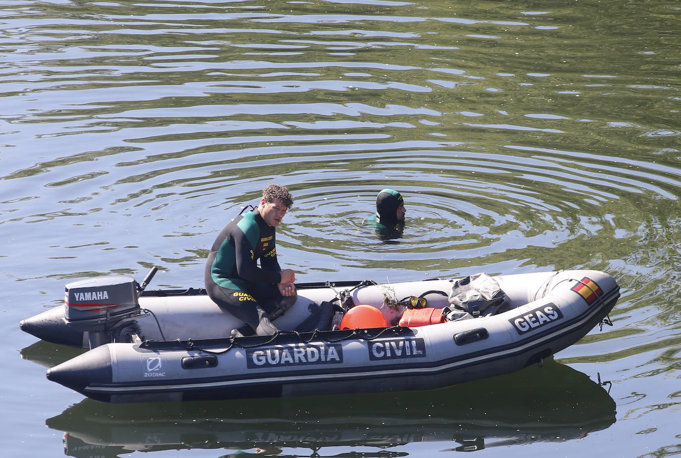Carlos Antonio Rosario, de origen dominicano y residente en Avilés, estaba con otros cuatro amigos, que le vieron hundirse en el agua