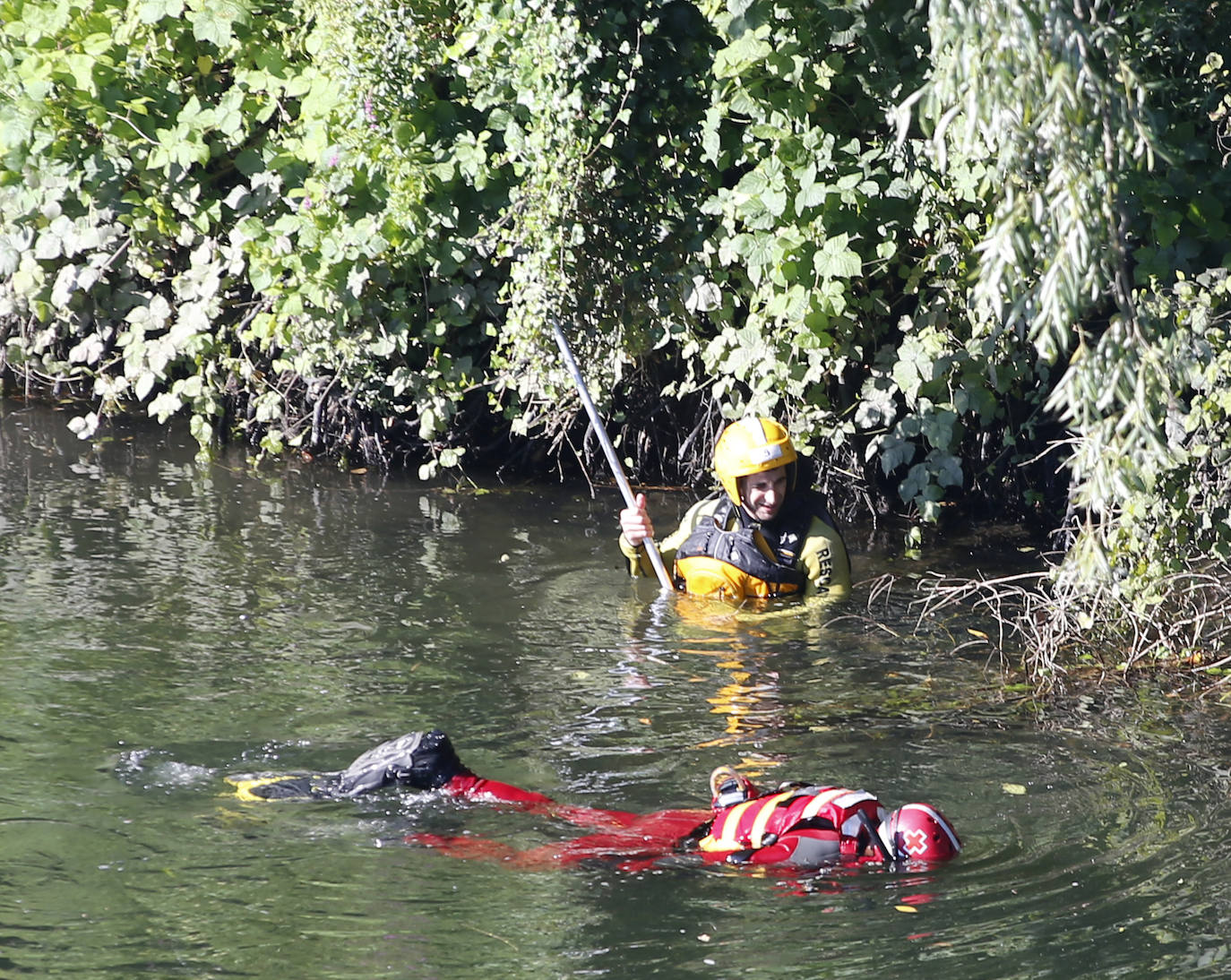 Carlos Antonio Rosario, de origen dominicano y residente en Avilés, estaba con otros cuatro amigos, que le vieron hundirse en el agua