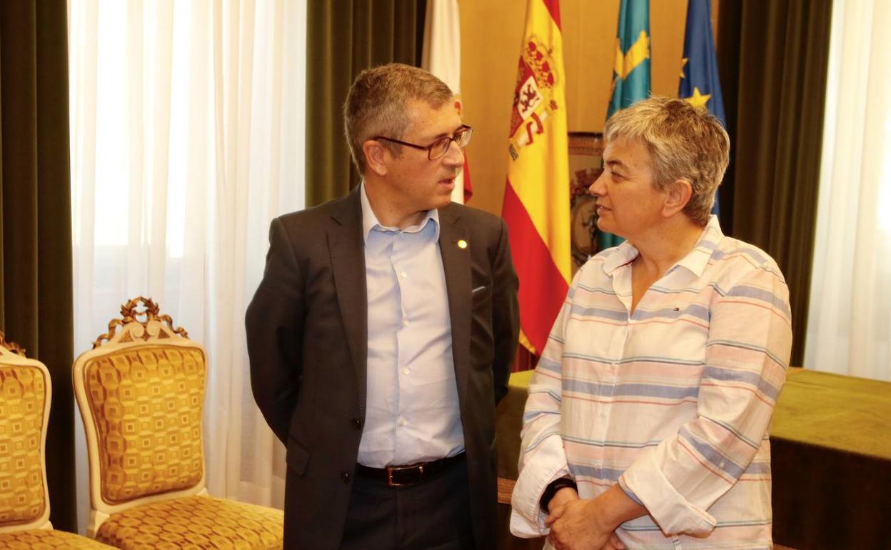 Hugo Morán y Ana González, esta mañana en el Ayuntamiento de Gijón.