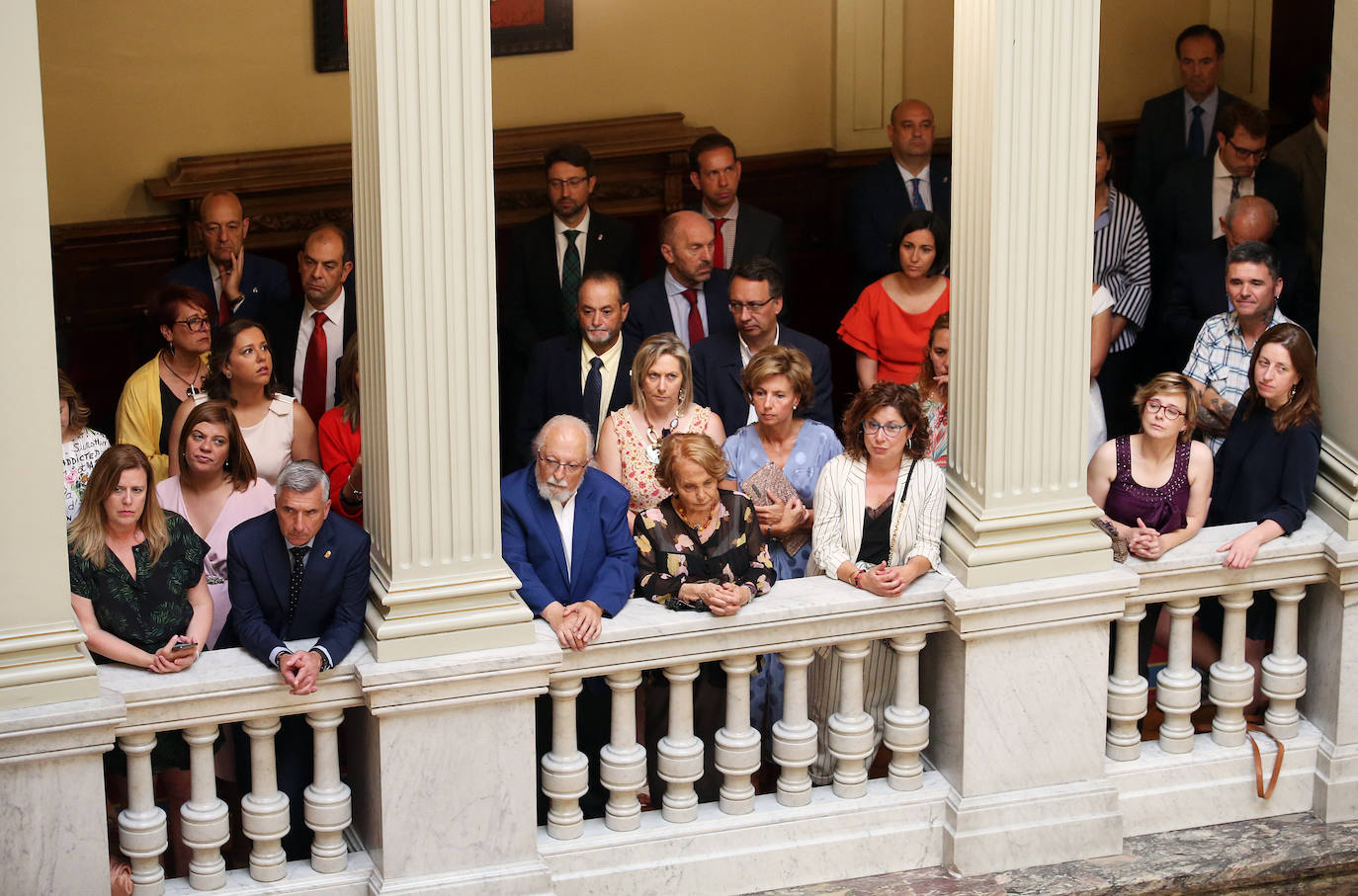 Cientos de personas estuvieron presentes en la Junta General en el acto de toma de posesión de Adrián Barbón.