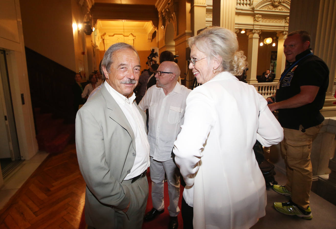 Cientos de personas estuvieron presentes en la Junta General en el acto de toma de posesión de Adrián Barbón.