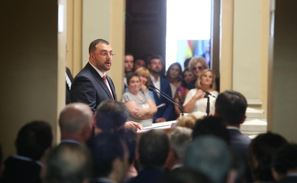 Adrián Barbón, durante su intervención tras prometer el cargo de presidente del Principado.