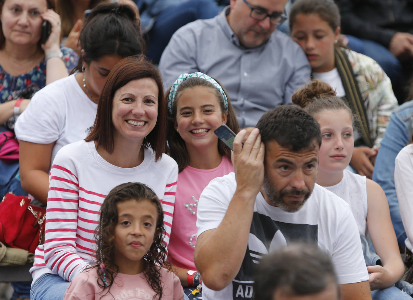 Los concursantes de la última edición del programa 'Operación Triunfo' congregaron a unos 4.000 incondicionales la explanada de Marina Civil.