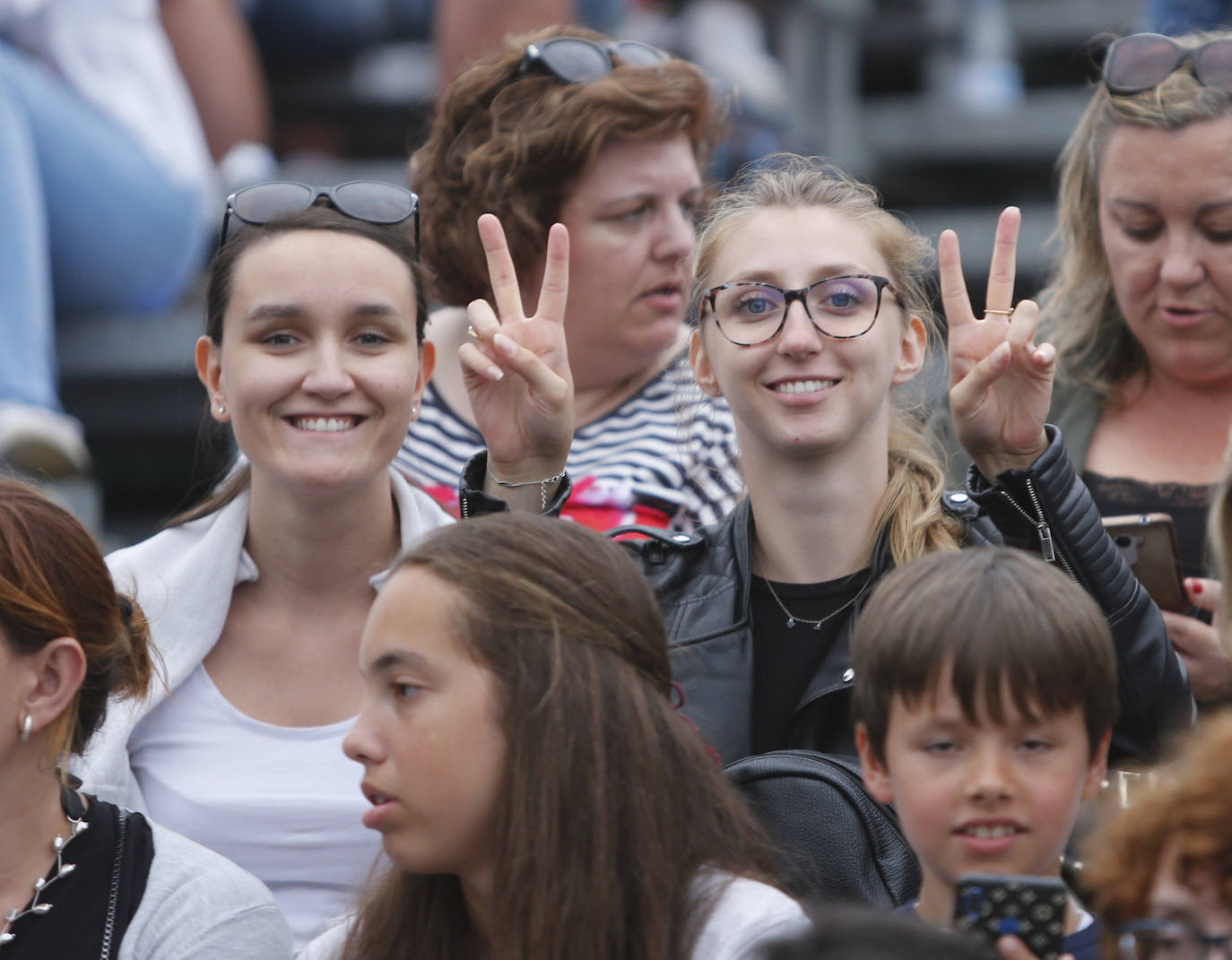 Los concursantes de la última edición del programa 'Operación Triunfo' congregaron a unos 4.000 incondicionales la explanada de Marina Civil.