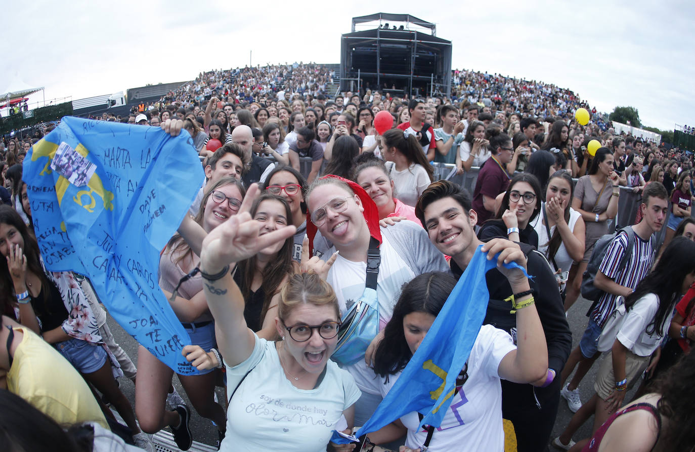 Los concursantes de la última edición del programa 'Operación Triunfo' congregaron a unos 4.000 incondicionales la explanada de Marina Civil.