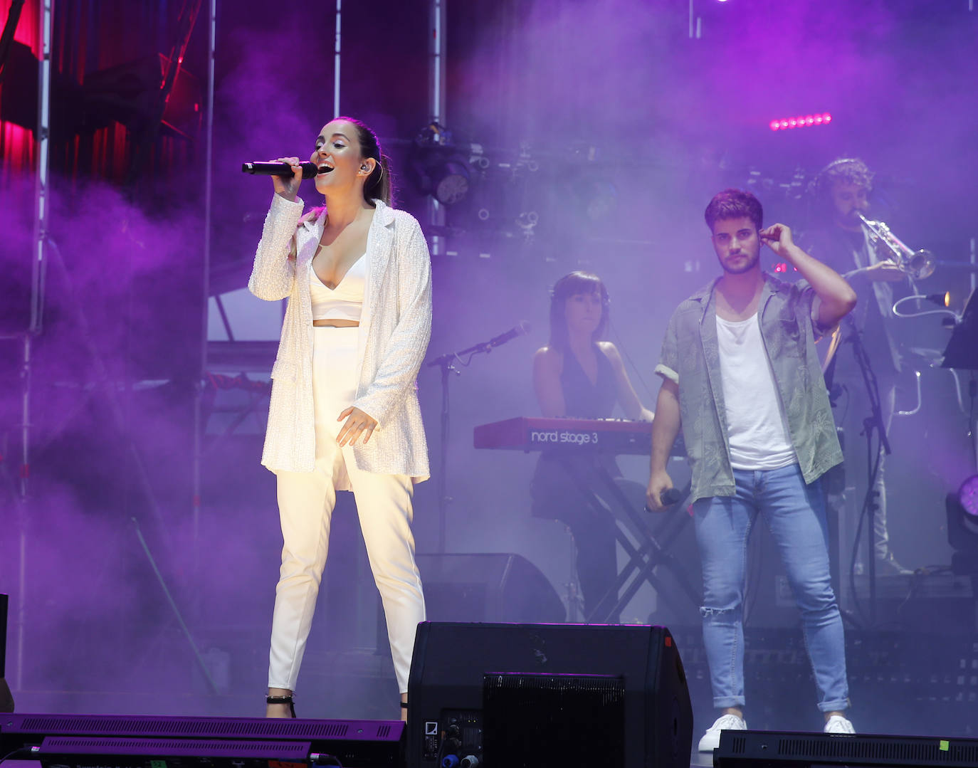 Los concursantes de la última edición del programa 'Operación Triunfo' congregaron a unos 4.000 incondicionales la explanada de Marina Civil.