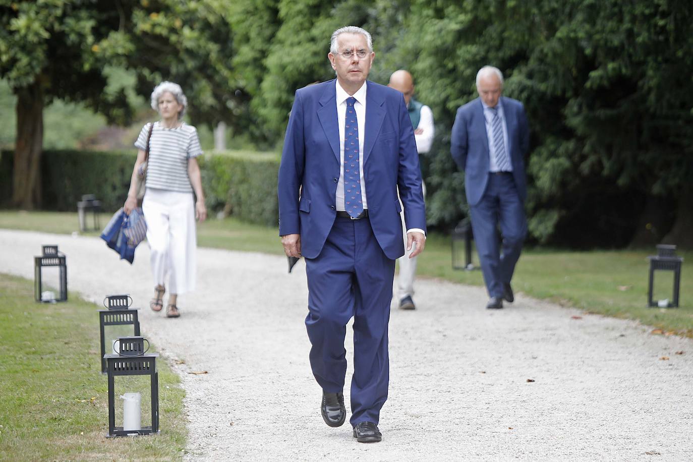 Este lunes tuvo lugar la entrega de los Premios Calderetas de Don Calixto en el Palacio de La Riega, en donde se reconoció a Albert Adrià, como Maestro Nacional; El Cenador del Azul, Maestro Asturiano, y Ricardo Fernández a la proyección. Marcos Granda estrena un nuevo premio al Impulso Gastronómico.