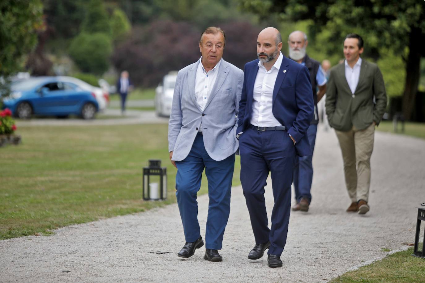 Este lunes tuvo lugar la entrega de los Premios Calderetas de Don Calixto en el Palacio de La Riega, en donde se reconoció a Albert Adrià, como Maestro Nacional; El Cenador del Azul, Maestro Asturiano, y Ricardo Fernández a la proyección. Marcos Granda estrena un nuevo premio al Impulso Gastronómico.