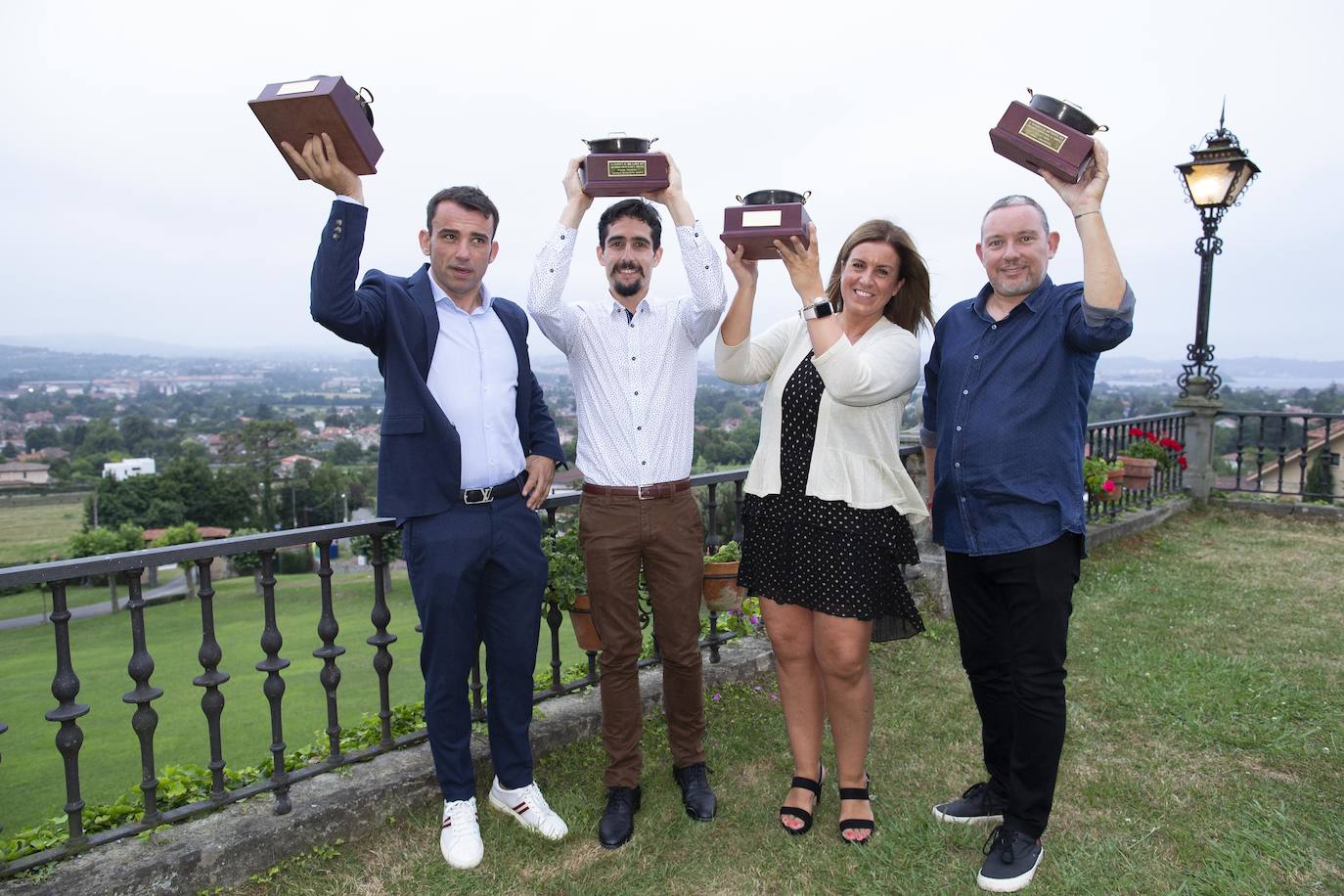 Este lunes tuvo lugar la entrega de los Premios Calderetas de Don Calixto en el Palacio de La Riega, en donde se reconoció a Albert Adrià, como Maestro Nacional; El Cenador del Azul, Maestro Asturiano, y Ricardo Fernández a la proyección. Marcos Granda estrena un nuevo premio al Impulso Gastronómico.