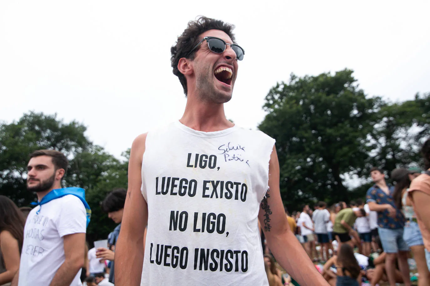 Los campos de la Sobatiella reciben a cientos de personas para disfrutar de una jornada festiva en la se pone coto al botellón. 